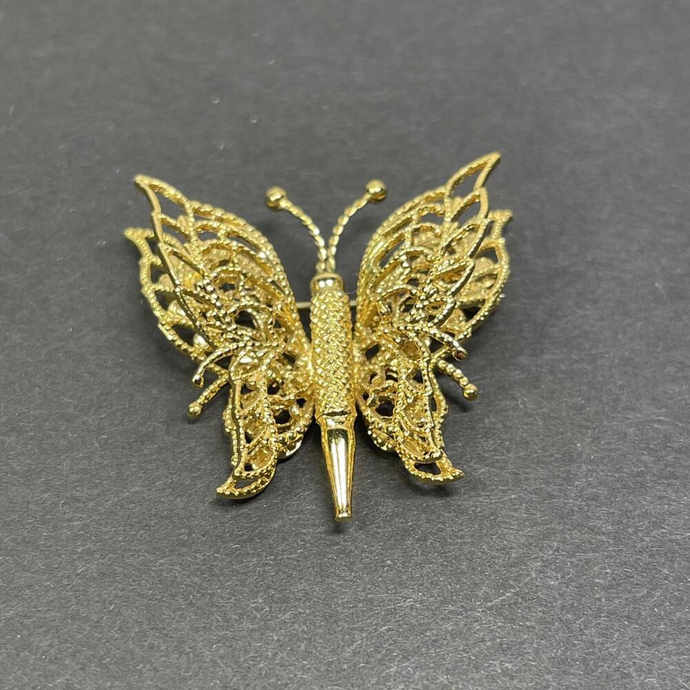 Monet Signed Filigree Butterfly Pin Brooch Gold Tone Ribbed 2 Layered Wings